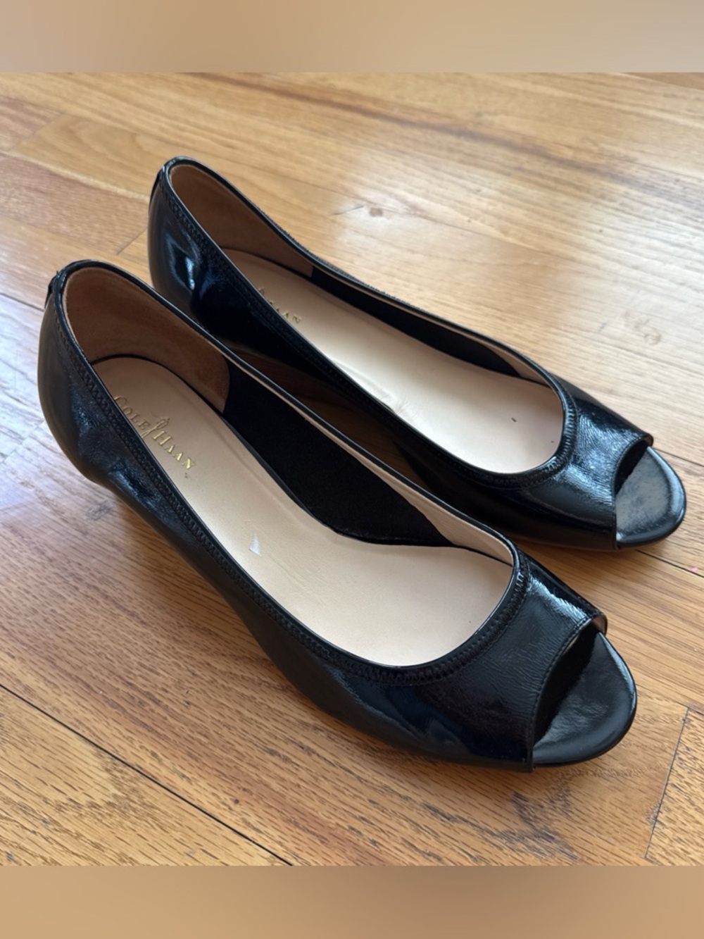 COLE HAAN Women's Size 8.5 Black Patent Leather Small Wedge